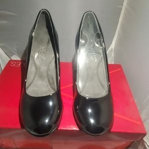 Aerosoles MAJOR ROLE women black patent leather pumps Heel